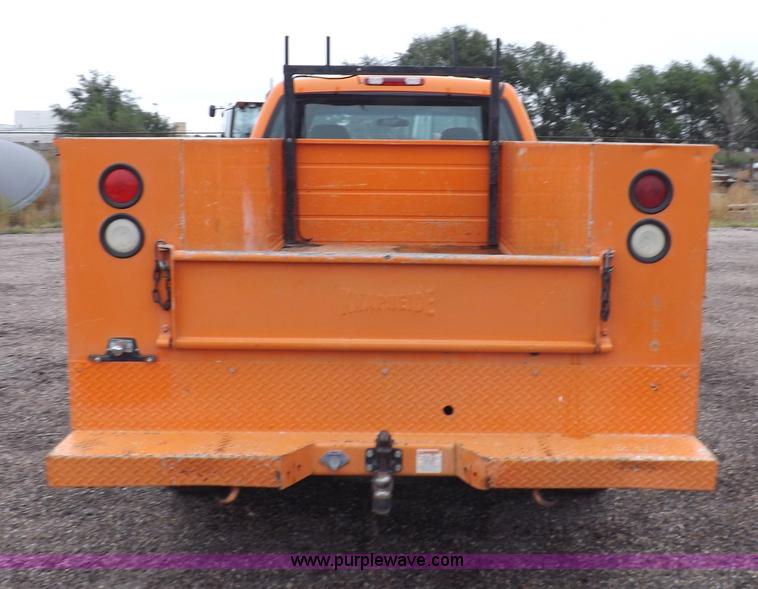 image for item I7531 2002 Chevrolet Silverado 2500HD Crew Cab utility truck