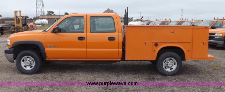 image for item I7531 2002 Chevrolet Silverado 2500HD Crew Cab utility truck
