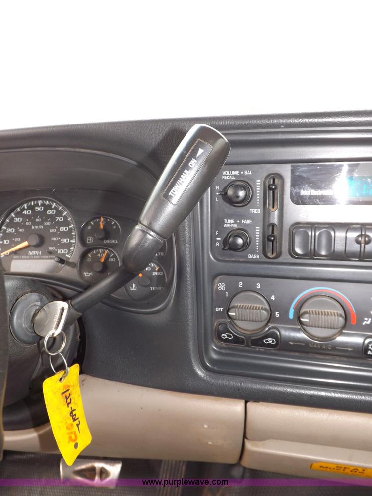 image for item I7531 2002 Chevrolet Silverado 2500HD Crew Cab utility truck