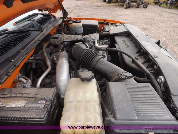 image for item I7531 2002 Chevrolet Silverado 2500HD Crew Cab utility truck