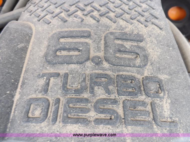 image for item I7531 2002 Chevrolet Silverado 2500HD Crew Cab utility truck