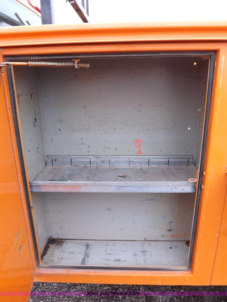 image for item I7531 2002 Chevrolet Silverado 2500HD Crew Cab utility truck