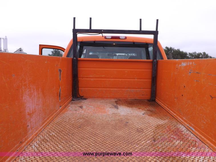 image for item I7531 2002 Chevrolet Silverado 2500HD Crew Cab utility truck