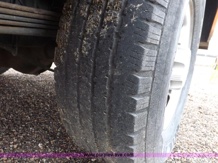 image for item I7531 2002 Chevrolet Silverado 2500HD Crew Cab utility truck