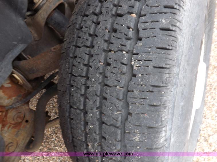 image for item I7531 2002 Chevrolet Silverado 2500HD Crew Cab utility truck