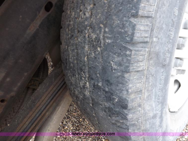 image for item I7531 2002 Chevrolet Silverado 2500HD Crew Cab utility truck