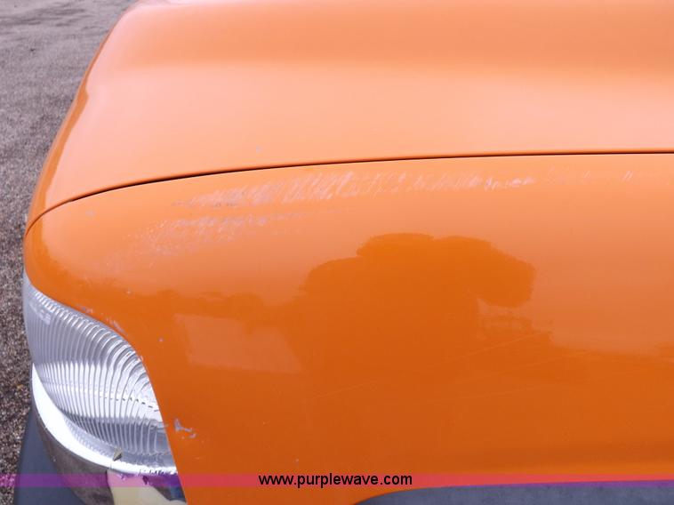 image for item I7531 2002 Chevrolet Silverado 2500HD Crew Cab utility truck