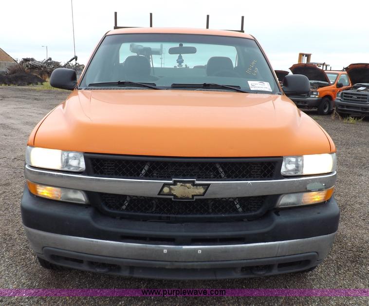image for item I7535 2002 Chevrolet Silverado 2500HD pickup truck