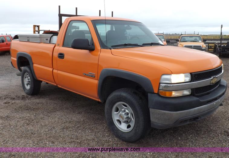 image for item I7535 2002 Chevrolet Silverado 2500HD pickup truck
