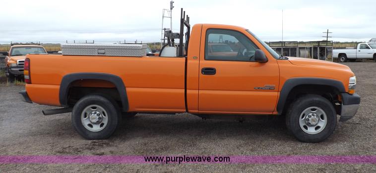 image for item I7535 2002 Chevrolet Silverado 2500HD pickup truck