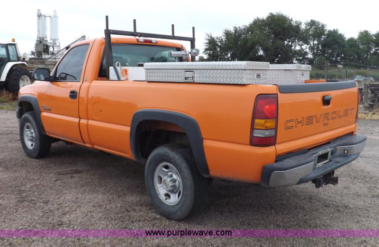 image for item I7535 2002 Chevrolet Silverado 2500HD pickup truck