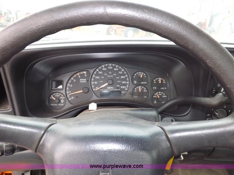 image for item I7535 2002 Chevrolet Silverado 2500HD pickup truck