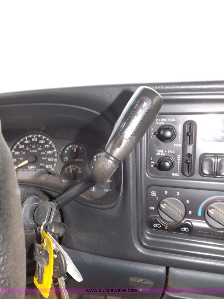 image for item I7535 2002 Chevrolet Silverado 2500HD pickup truck