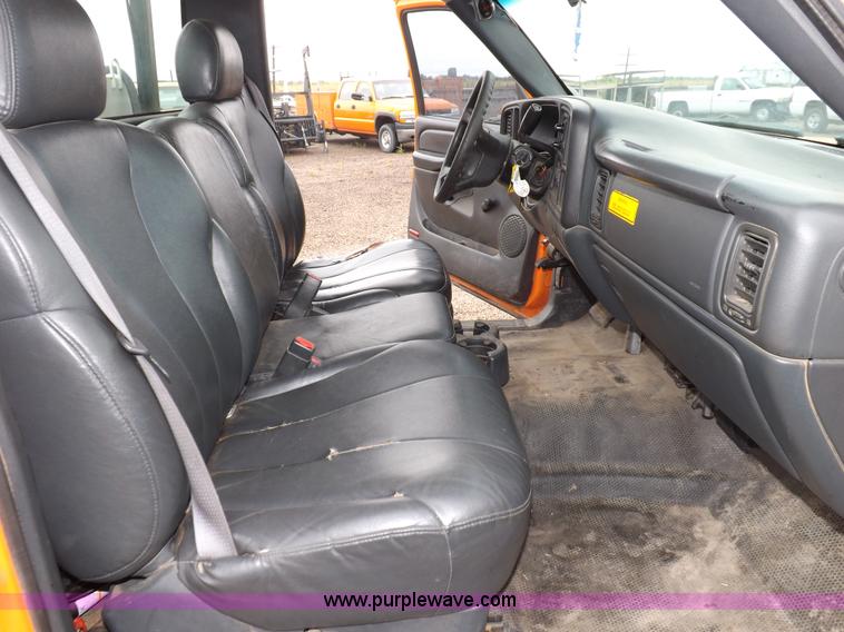 image for item I7535 2002 Chevrolet Silverado 2500HD pickup truck