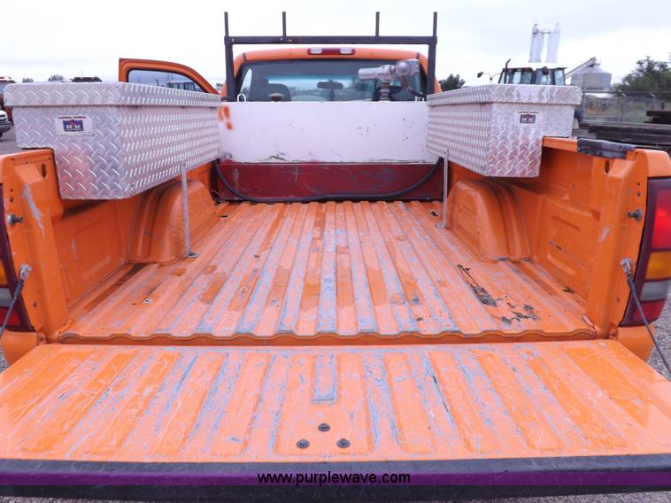 image for item I7535 2002 Chevrolet Silverado 2500HD pickup truck