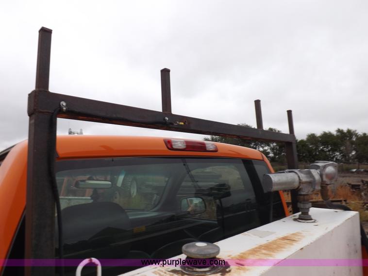 image for item I7535 2002 Chevrolet Silverado 2500HD pickup truck