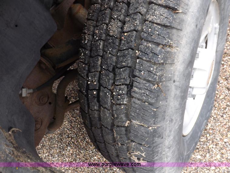 image for item I7535 2002 Chevrolet Silverado 2500HD pickup truck