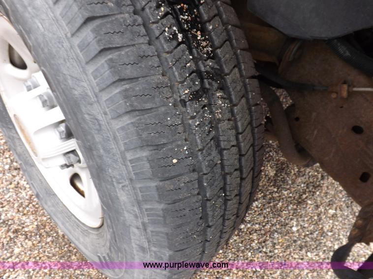 image for item I7535 2002 Chevrolet Silverado 2500HD pickup truck