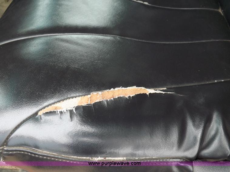 image for item I7535 2002 Chevrolet Silverado 2500HD pickup truck