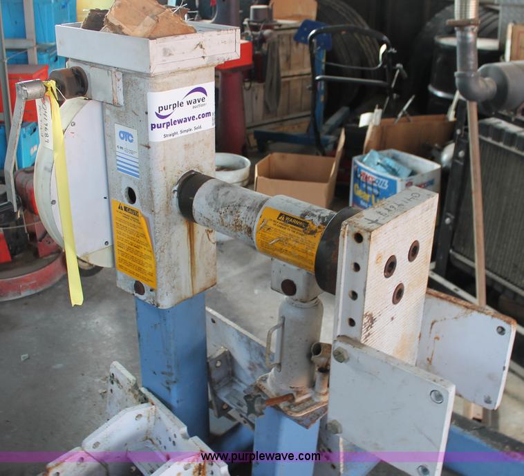 image for item I7766 OTC portable heavy duty engine repair engine stand