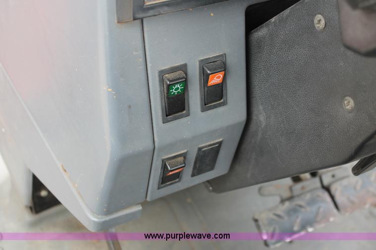 image for item I8024 1995 Ford New Holland 7740 MFWD tractor