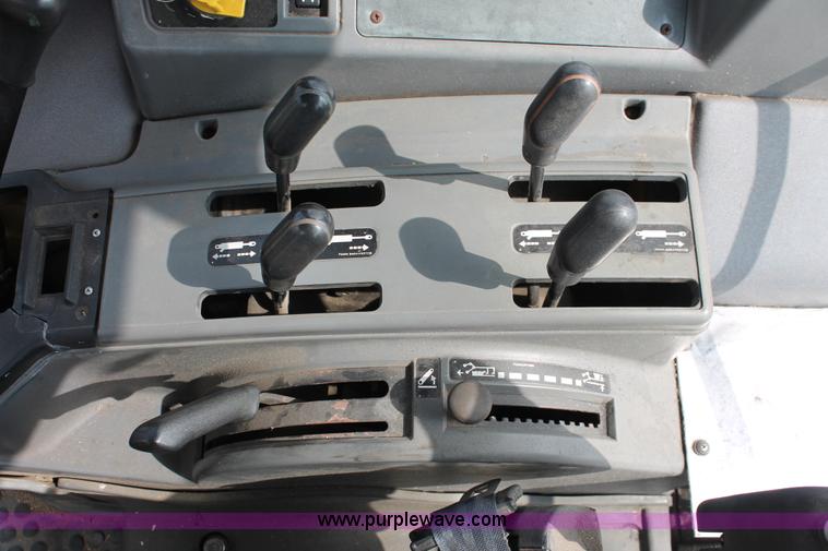 image for item I8024 1995 Ford New Holland 7740 MFWD tractor