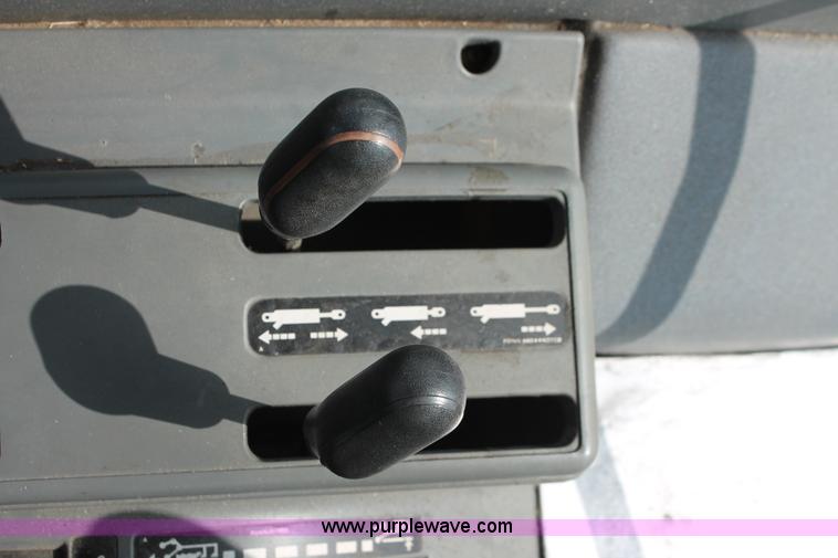 image for item I8024 1995 Ford New Holland 7740 MFWD tractor