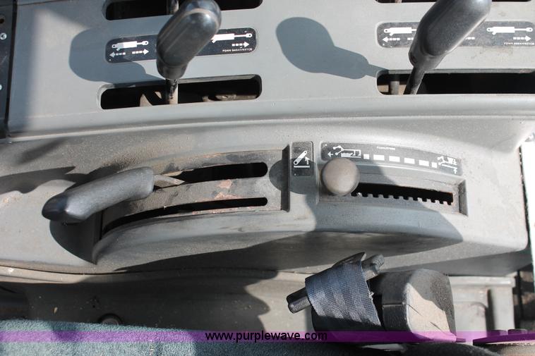 image for item I8024 1995 Ford New Holland 7740 MFWD tractor