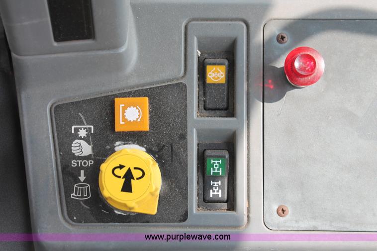 image for item I8024 1995 Ford New Holland 7740 MFWD tractor