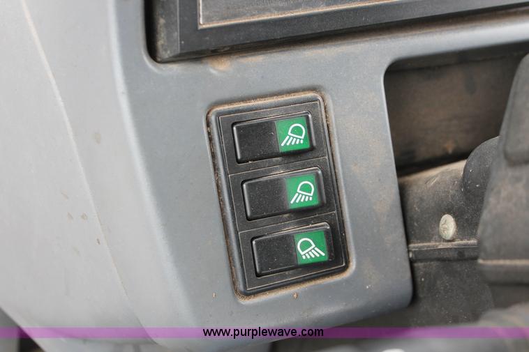 image for item I8025 1999 Ford New Holland TS100 tractor