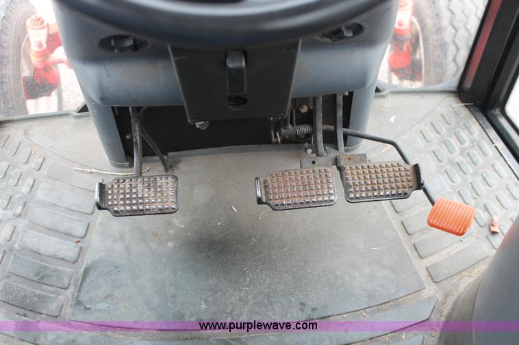 image for item I8025 1999 Ford New Holland TS100 tractor