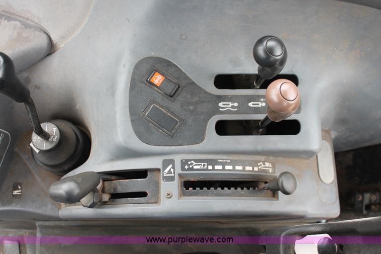 image for item I8025 1999 Ford New Holland TS100 tractor