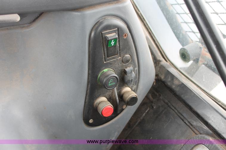 image for item I8025 1999 Ford New Holland TS100 tractor