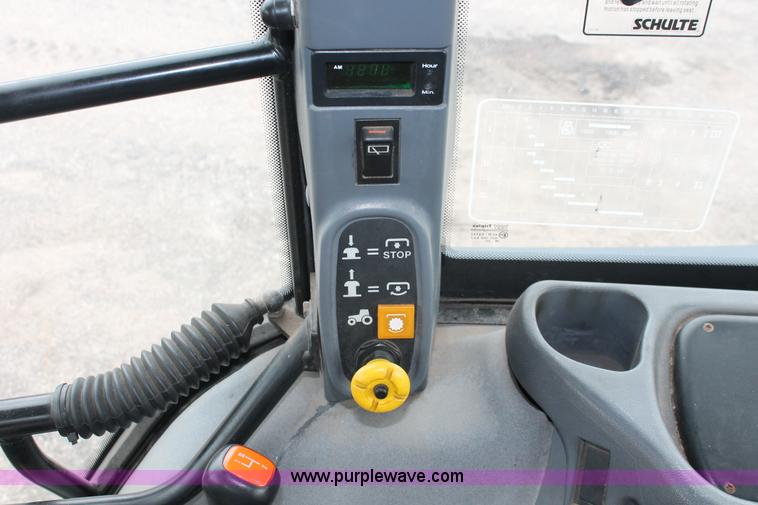 image for item I8025 1999 Ford New Holland TS100 tractor