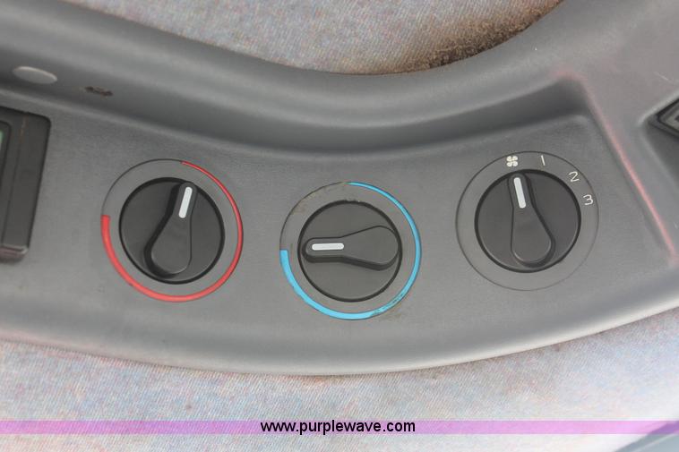 image for item I8025 1999 Ford New Holland TS100 tractor