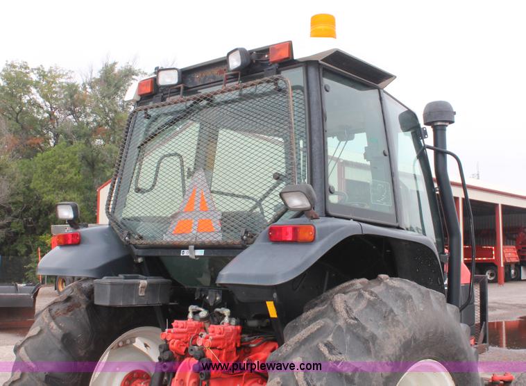 image for item I8025 1999 Ford New Holland TS100 tractor