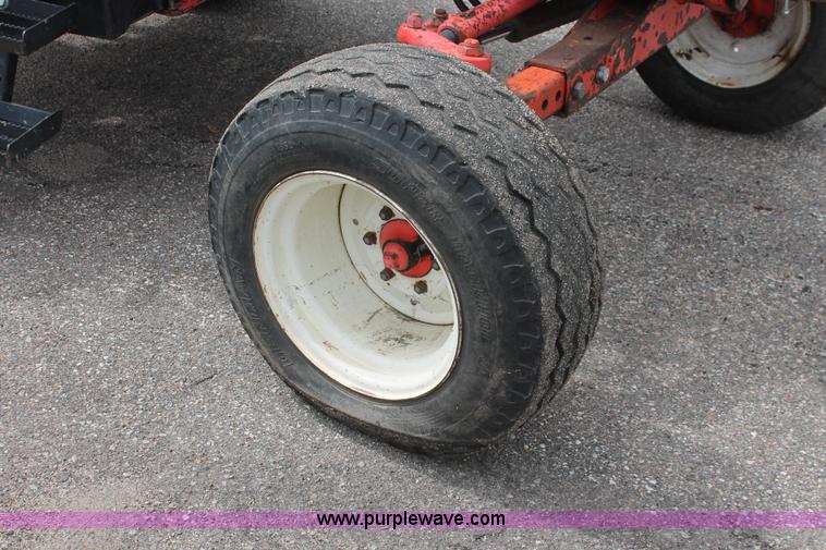 image for item I8025 1999 Ford New Holland TS100 tractor