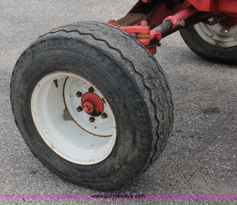 image for item I8025 1999 Ford New Holland TS100 tractor