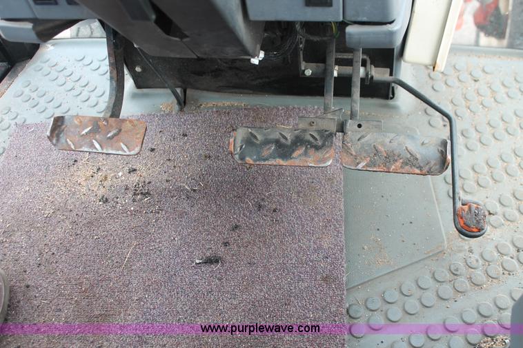 image for item I8026 1995 Ford New Holland 6640SL tractor