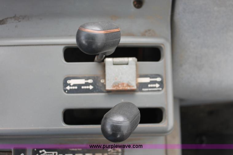 image for item I8026 1995 Ford New Holland 6640SL tractor