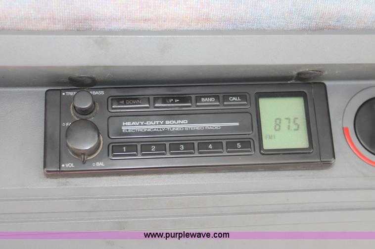 image for item I8026 1995 Ford New Holland 6640SL tractor