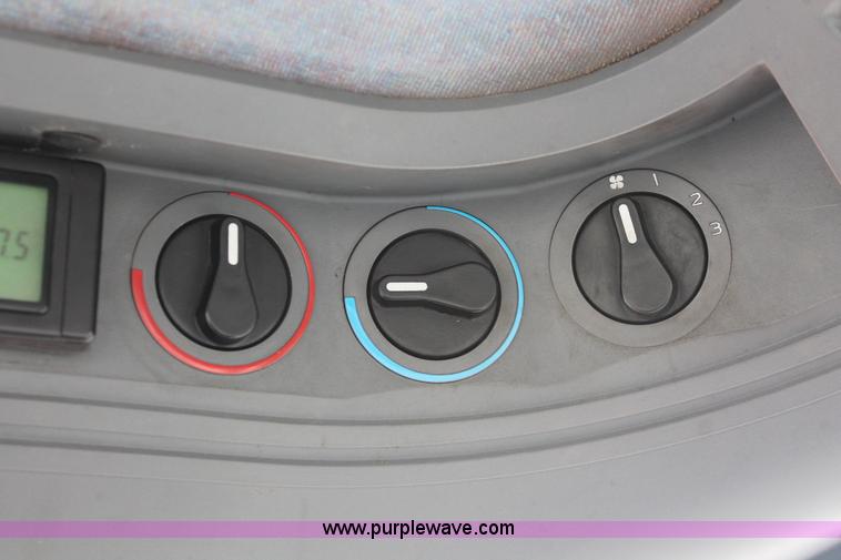 image for item I8026 1995 Ford New Holland 6640SL tractor