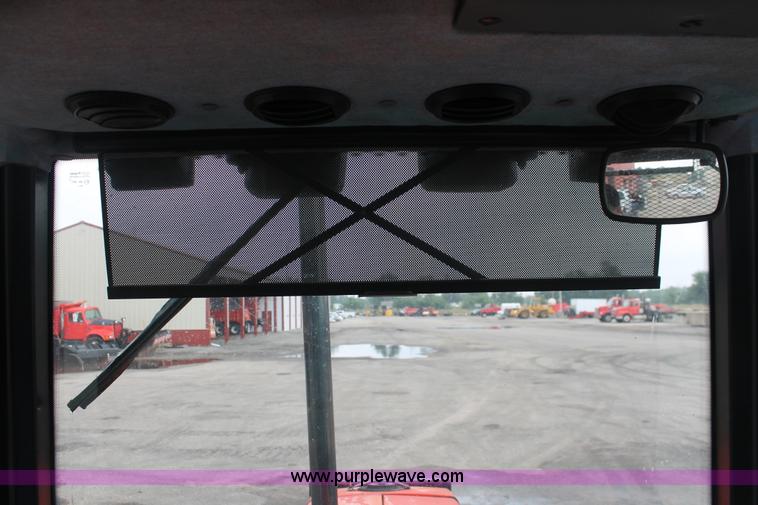 image for item I8026 1995 Ford New Holland 6640SL tractor