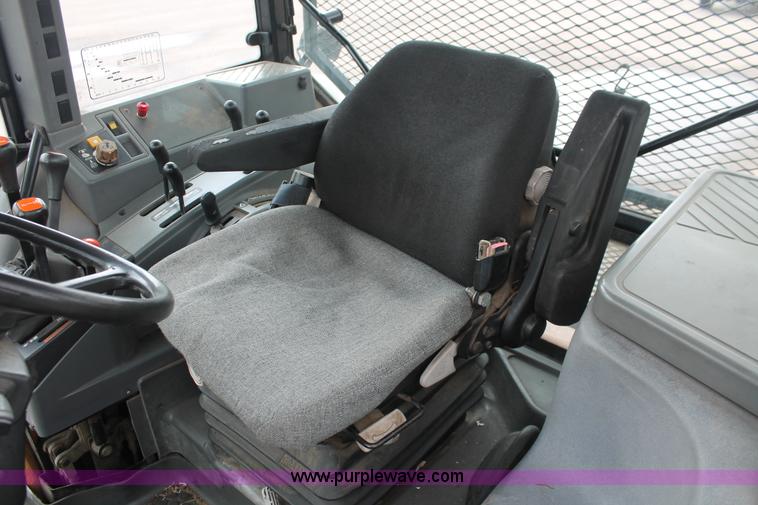 image for item I8026 1995 Ford New Holland 6640SL tractor