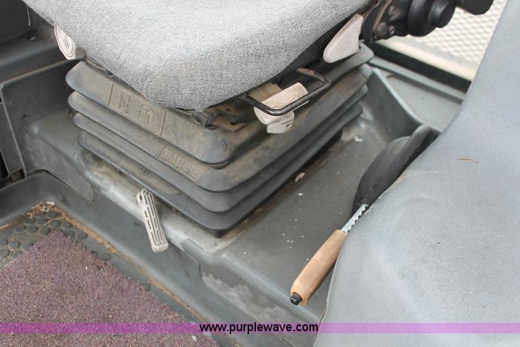 image for item I8026 1995 Ford New Holland 6640SL tractor