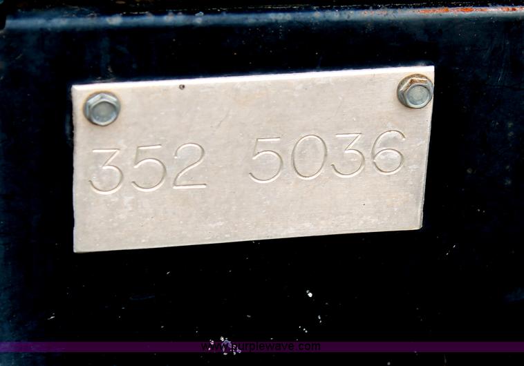 image for item I8026 1995 Ford New Holland 6640SL tractor