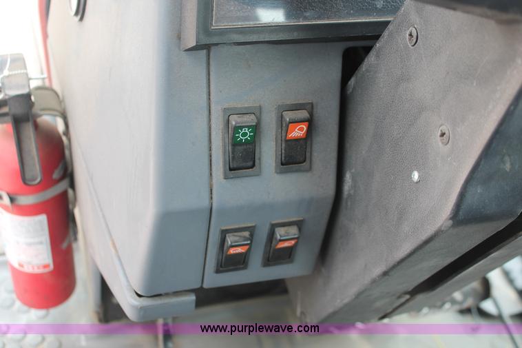 image for item I8027 1997 Ford New Holland 6640SL tractor