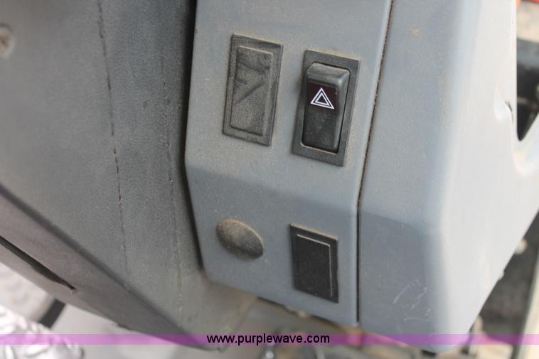 image for item I8027 1997 Ford New Holland 6640SL tractor