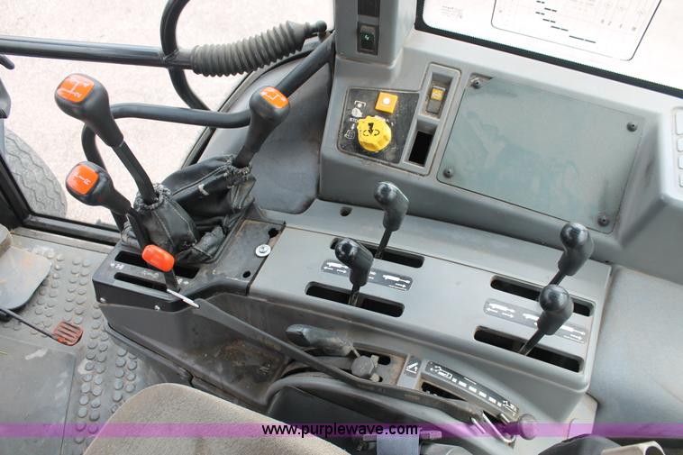 image for item I8027 1997 Ford New Holland 6640SL tractor