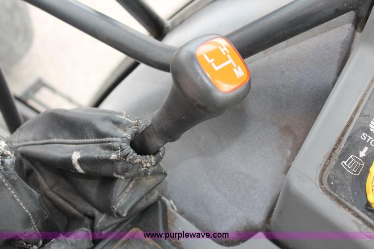 image for item I8027 1997 Ford New Holland 6640SL tractor